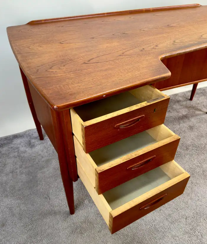 Göran Strand for Lelångs Möbelfabrik Model A10 MCM Swedish Desk